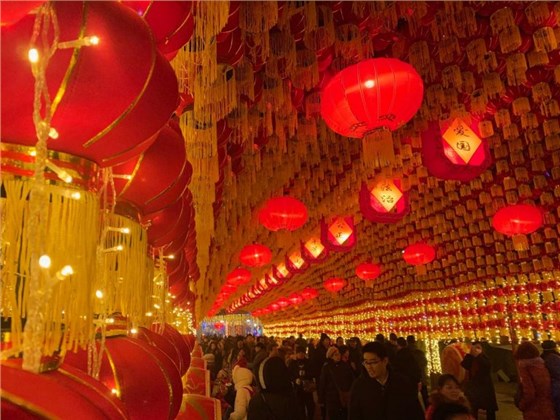 望千門如晝，嬉笑游冶